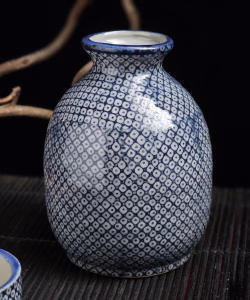 Japanilainen sakepullo shibori / kanoko kuviolla